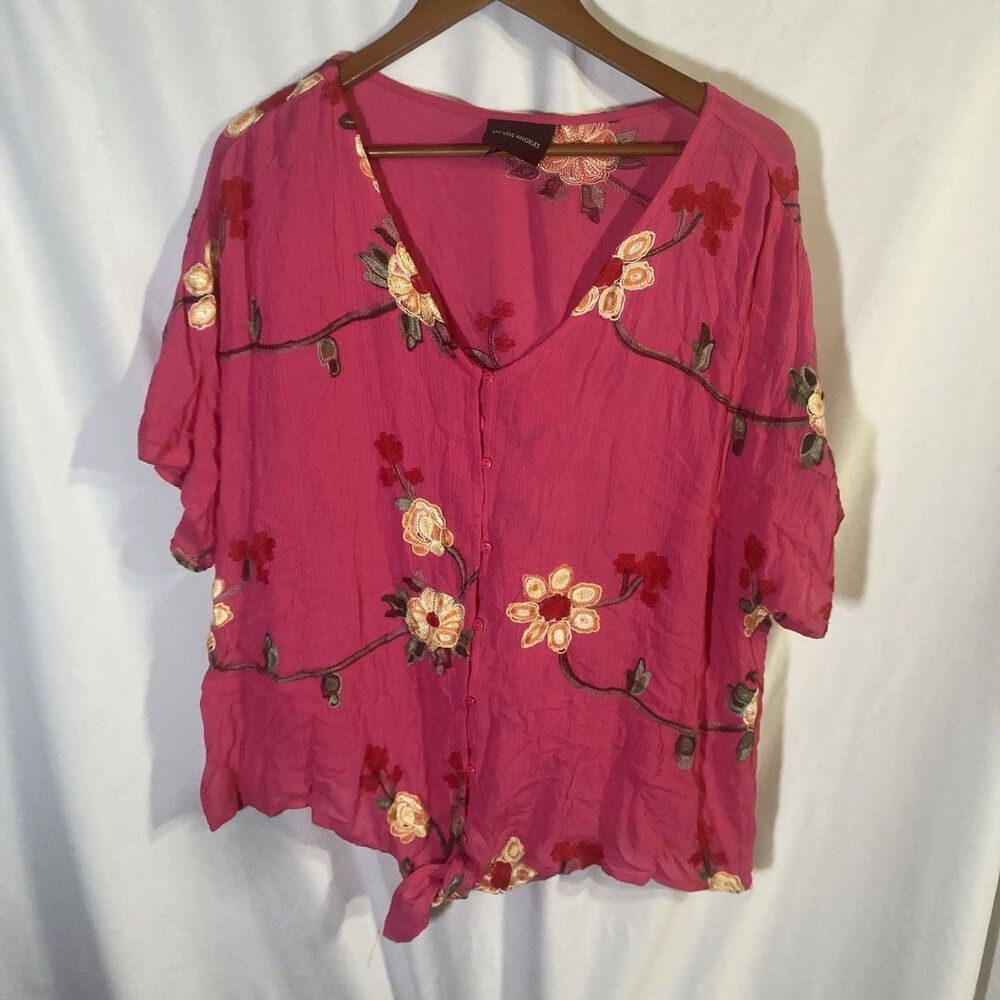 LIV LOS ANGELES top L pink multicolor embroidered floral button up short sleeves